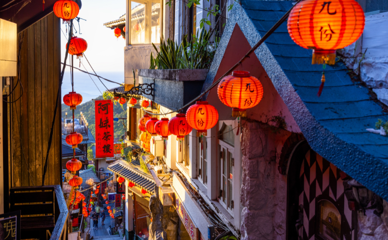 九份の赤い提灯が並ぶ風景