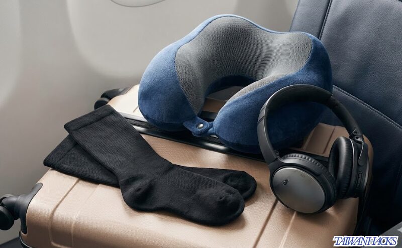 弾丸旅行の疲れを軽減する三種の神器：高品質ネックピロー、着圧ソックス、ノイズキャンセリングイヤホン